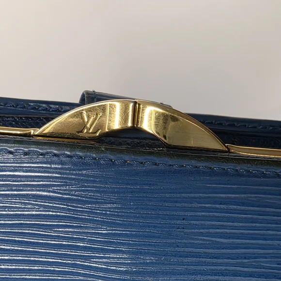 Louis Vuitton Epi Kisslock Wallet - Picture 9 of 9